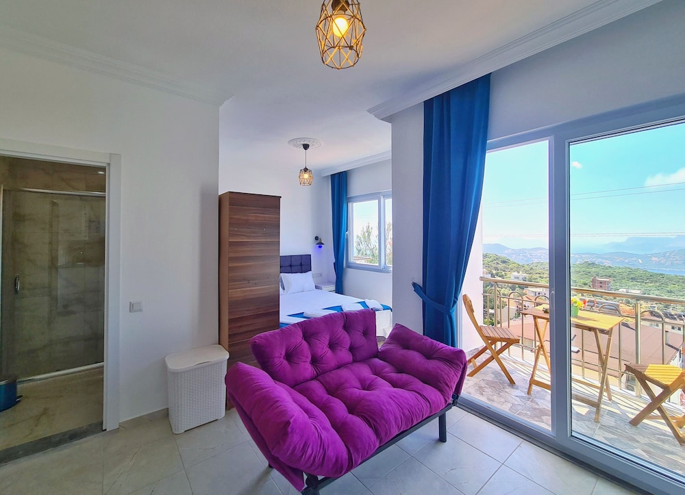Economy Studio, 1 Double Bed, Balcony, Sea View photo 1