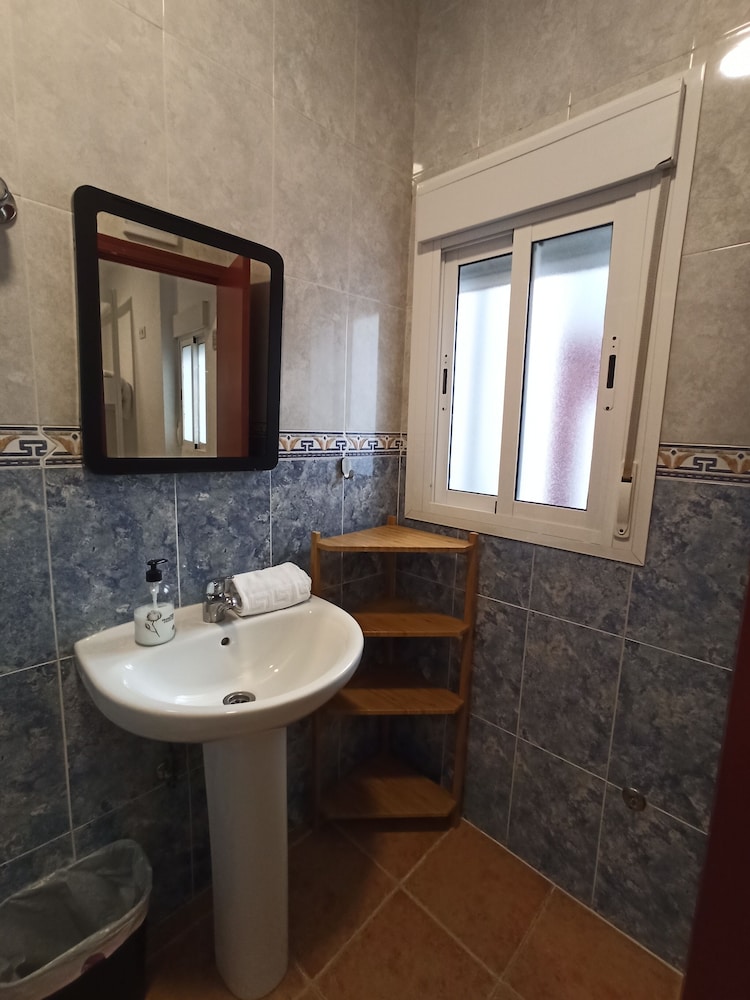 Quadruple Room - Photo 6