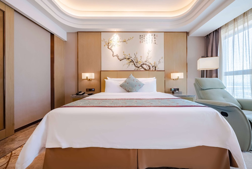 Executive Room, 1 King Bed, Non Smoking photo 3