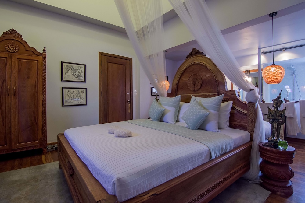 Honeymoon Suite with Outdoor Bathtub - Daily Afternoon Tea + Daily Massage