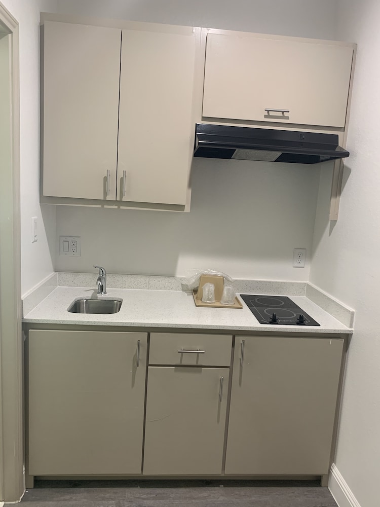 Deluxe Single Room, 1 King Bed, Smoking