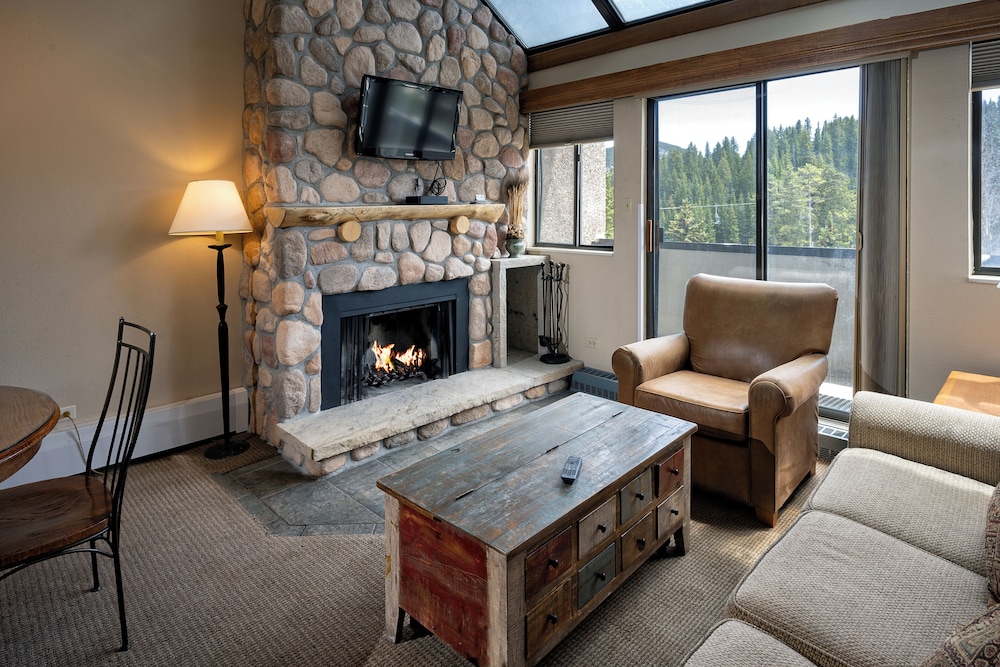 Suite, 2 Bedrooms, 2 Bathrooms - Photo 19