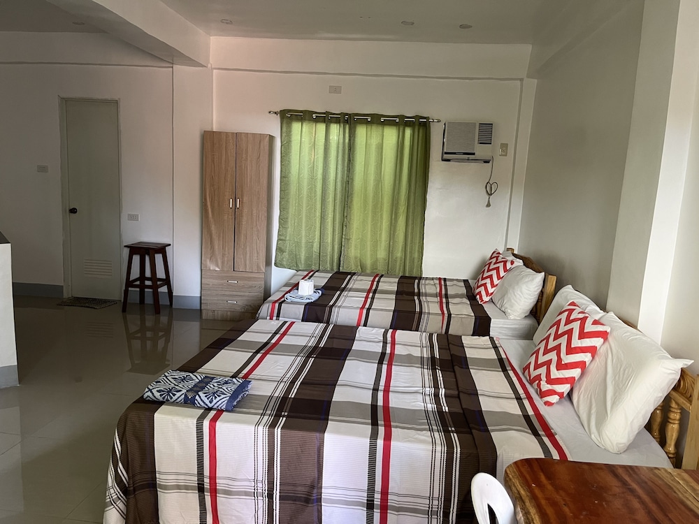 Family Room, 2 Bedrooms, Balcony, Poolside photo 1