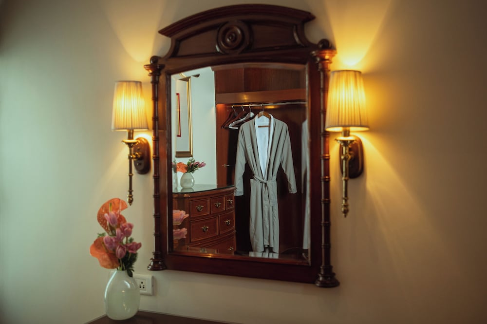 Luxury Suite - Photo 20