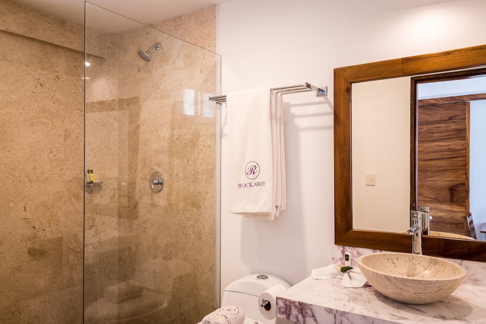 Deluxe Room, 2 Double Beds, Partial Sea View photo 2