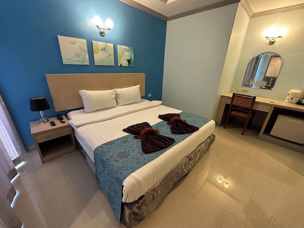 Deluxe room with Bathtub photo 2