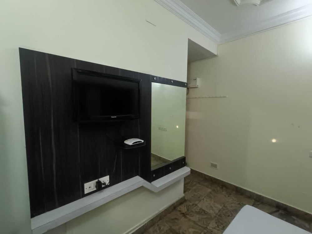 Standard Double Room - Photo 12