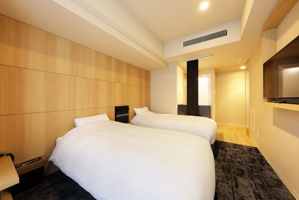 Twin Room, Non Smoking thumbnail 6