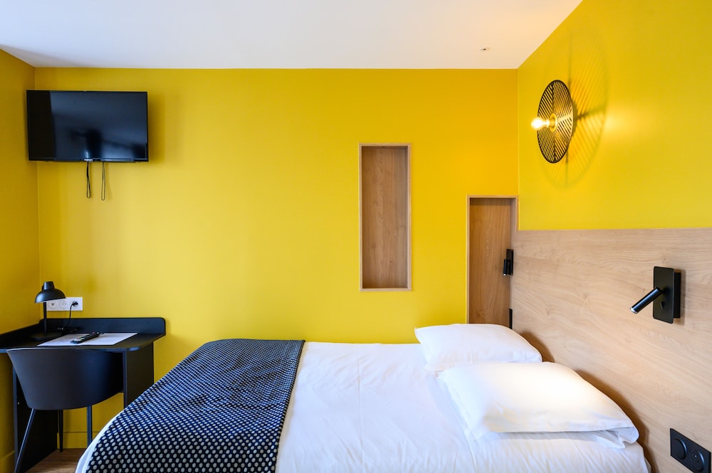 Quadruple Room thumbnail 6