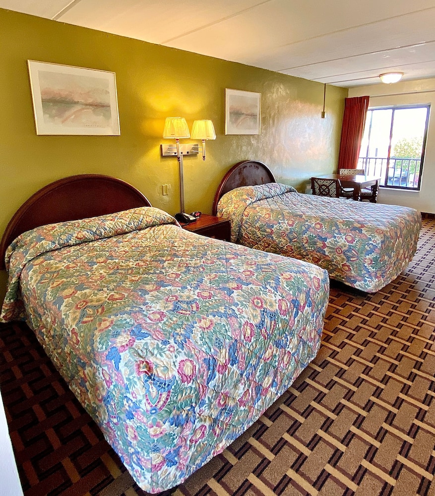 Room, 2 Double Beds, Kitchenette photo 2