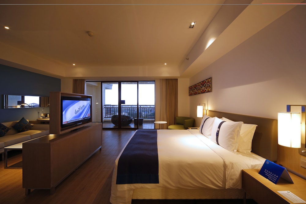 Suite, 1 King Bed, Sea View (Additional Living Area) photo 2