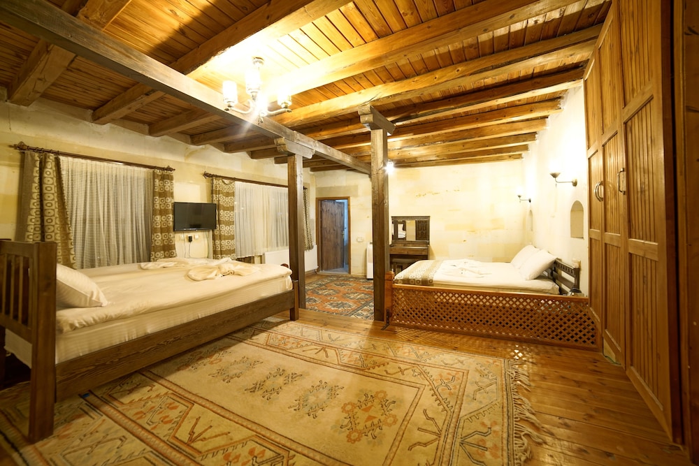 Deluxe Quadruple Room, Jetted Tub (Wooden) - Photo 1