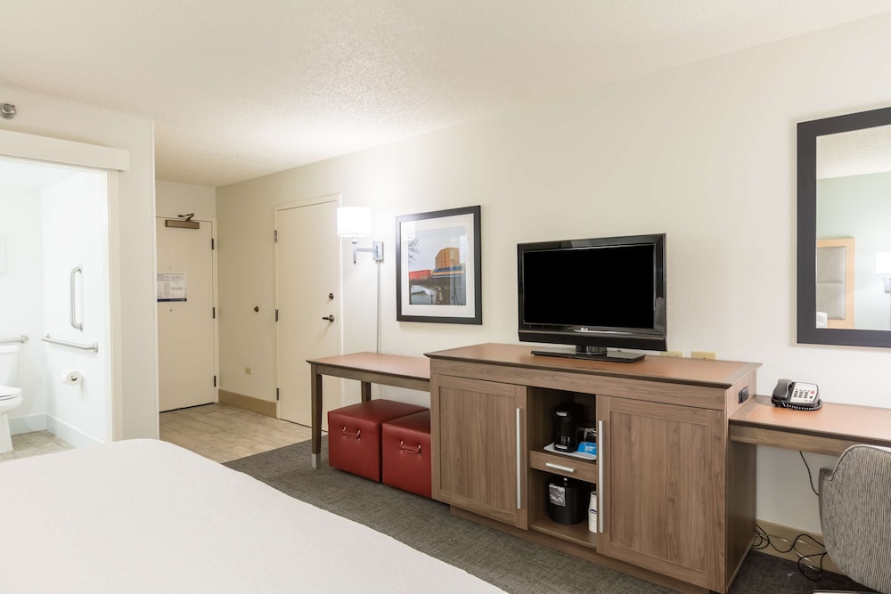 Room, 1 King Bed, Accessible - Photo 1