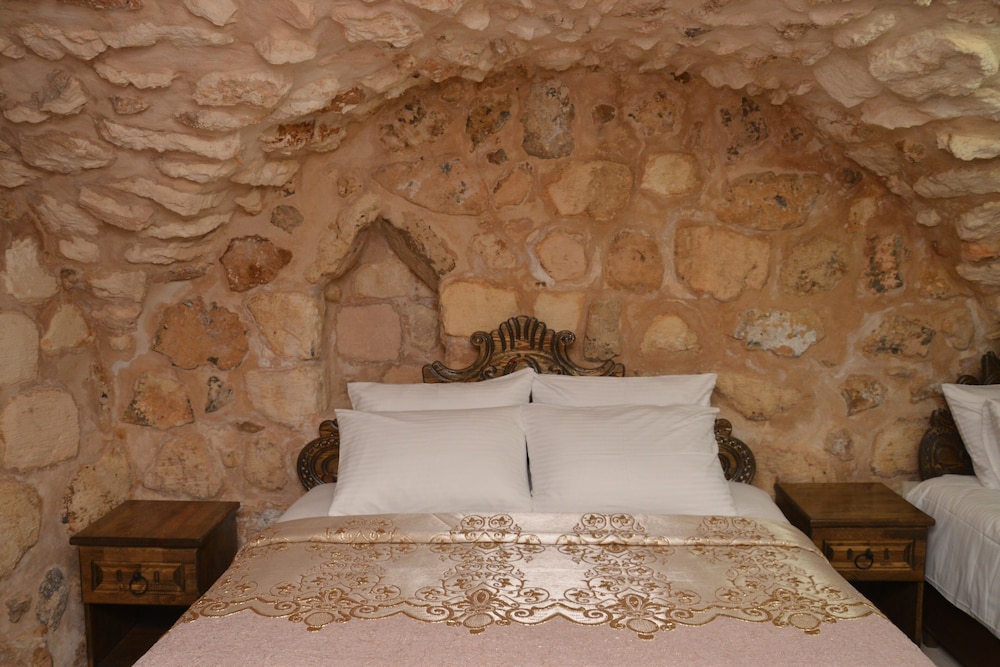 Standard Triple Room, Courtyard View photo 2
