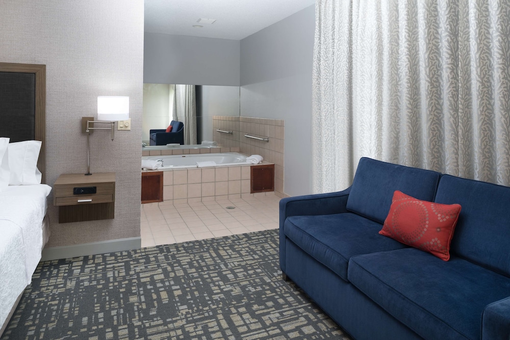 Suite, 1 King Bed, Non Smoking - Photo 4