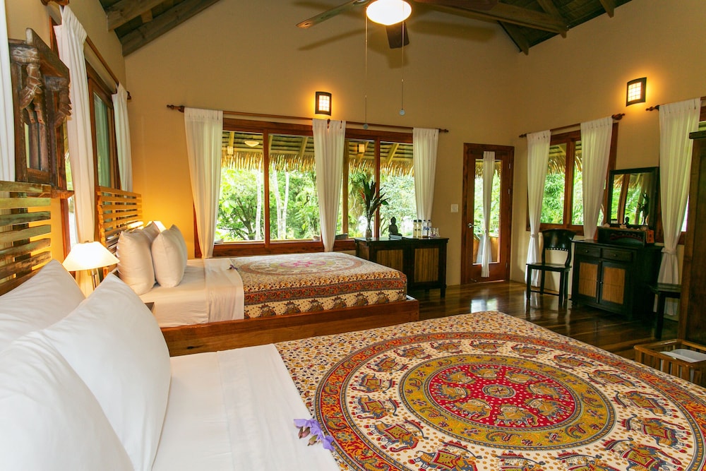 Luxury Studio Suite, 2 Queen Beds photo 3