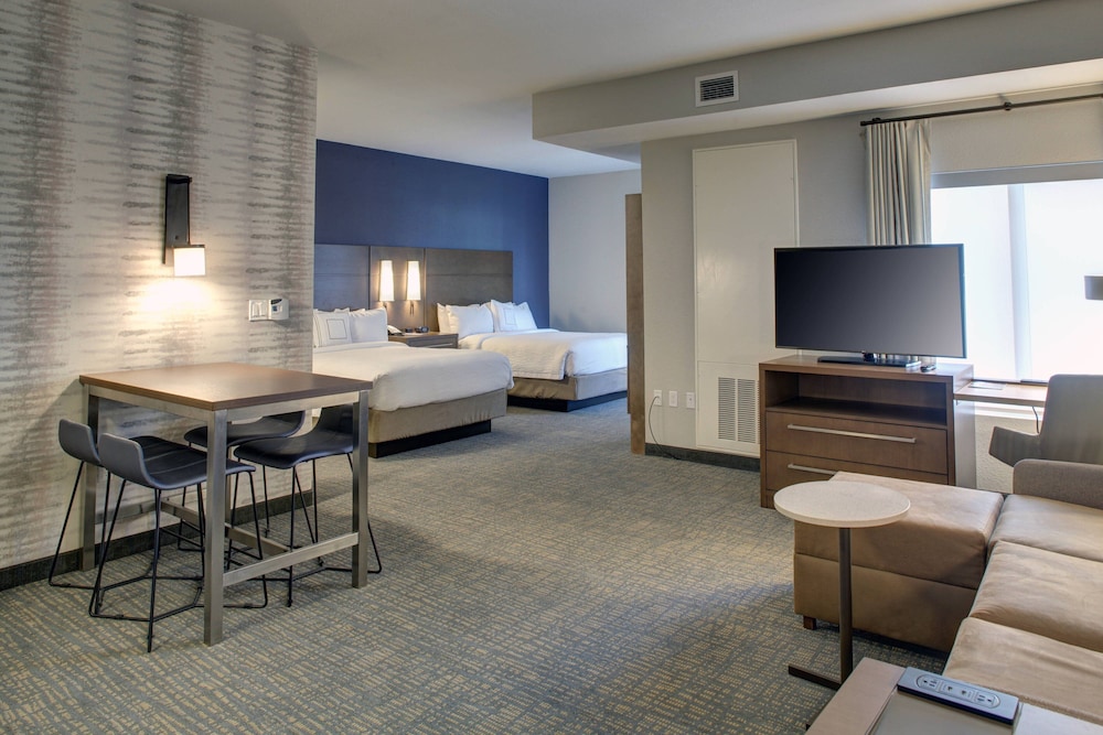 Suite, 1 Bedroom - Photo 1