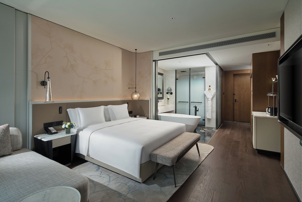 Standard Room, 1 King Bed photo 1