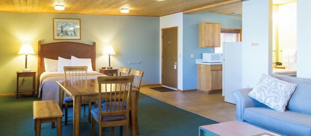 Partial Riverview Suite 1 King and 1 Queen photo 1