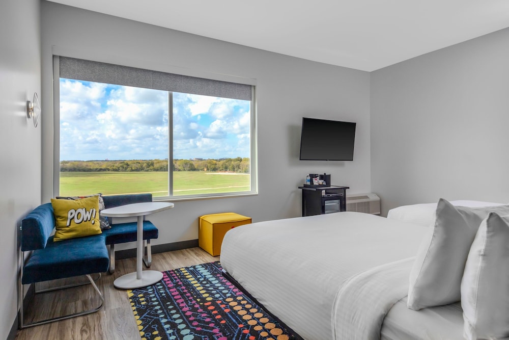 aloft, Room, 2 Queen Beds photo 3