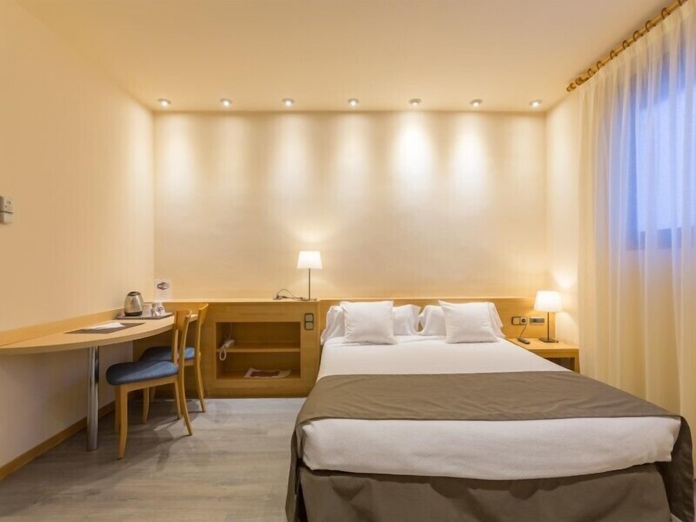 Business Room, 1 Double Bed, Non Smoking, Beach View photo 3