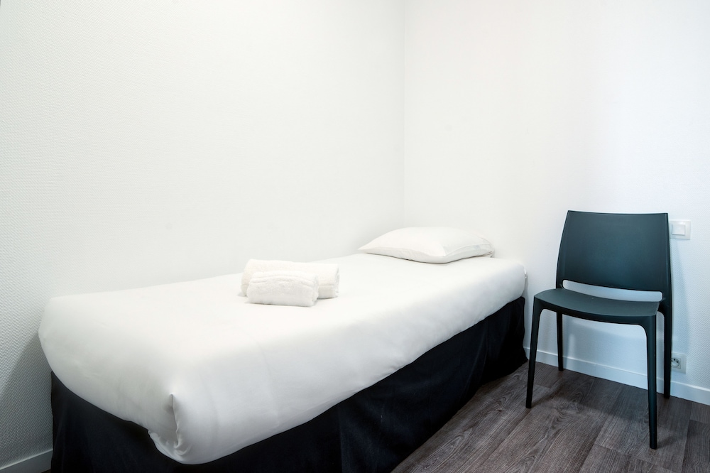 Suite, 1 Queen Bed with Sofa bed, Non Smoking - Photo 3