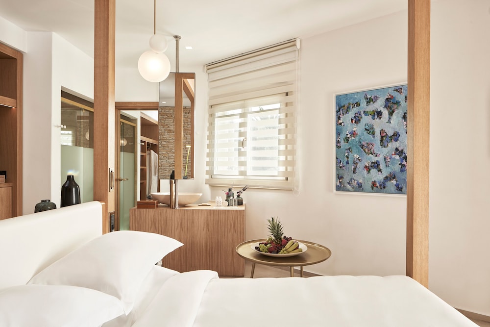 Naia Suite with Sea view & Outdoor Hot Tub photo 2
