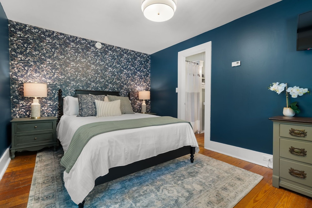 Standard Room, 1 Queen Bed, Non Smoking