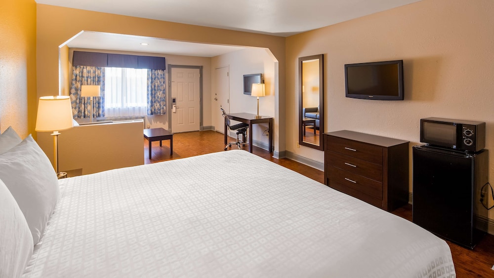 Suite, 1 King Bed, Accessible, Non Smoking - Photo 2