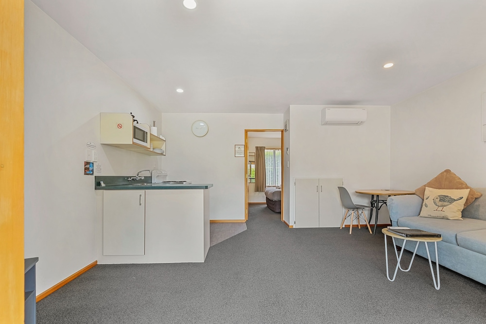 Standard Suite, 1 Bedroom, Non Smoking, Kitchen (Access Unit) photo 2