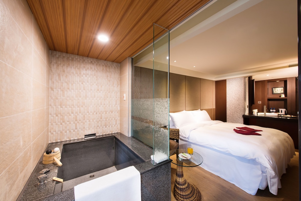 Deluxe Room, 1 Queen Bed