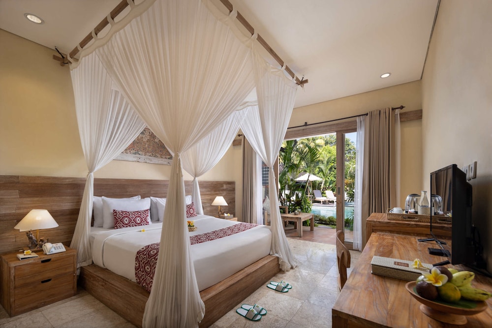 Suite with Pool Access - Photo 1