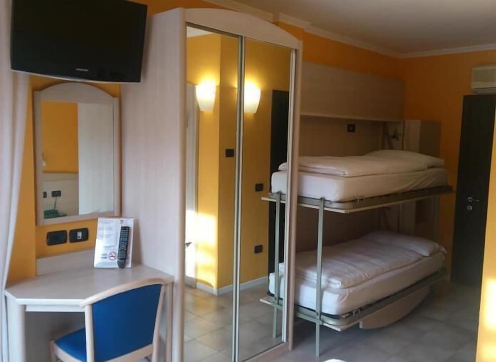 Double Room - Photo 6