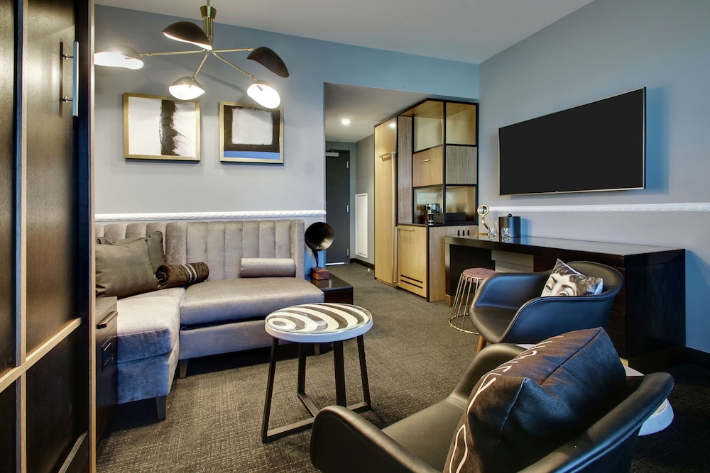 Room (Queen Murphy Bed) - Photo 3
