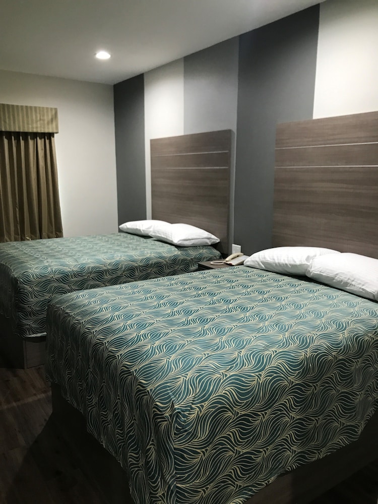 Deluxe Double Room, 2 Queen Beds, Smoking photo 1