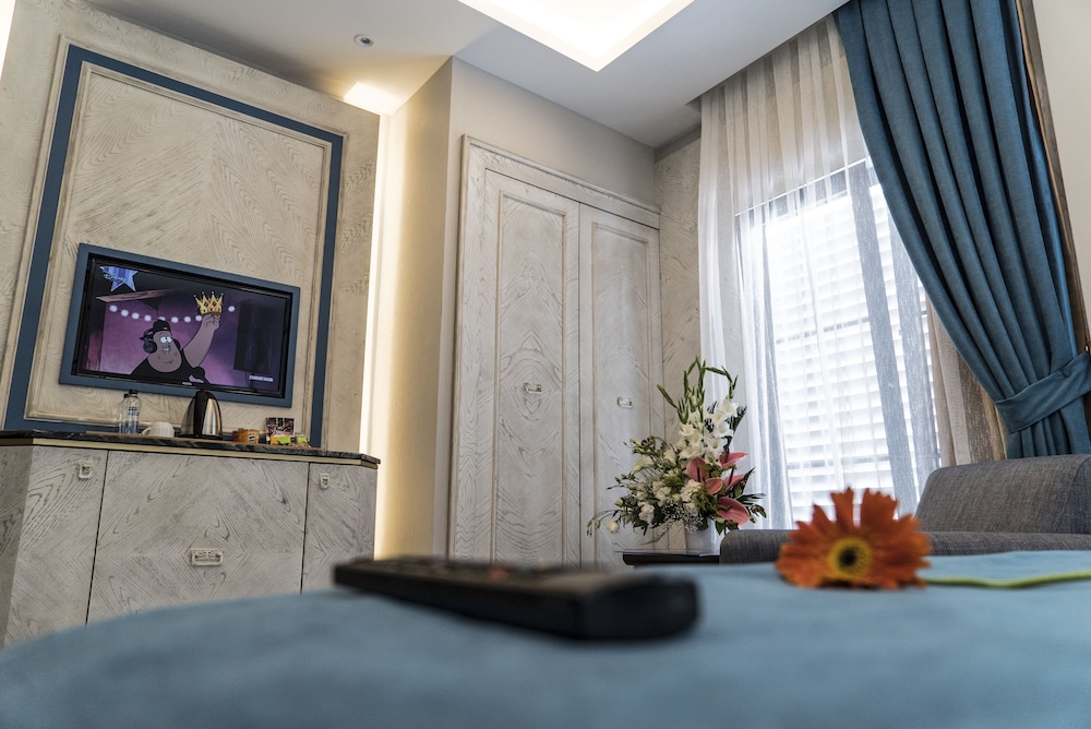 Standard Room, 1 King Bed photo 3
