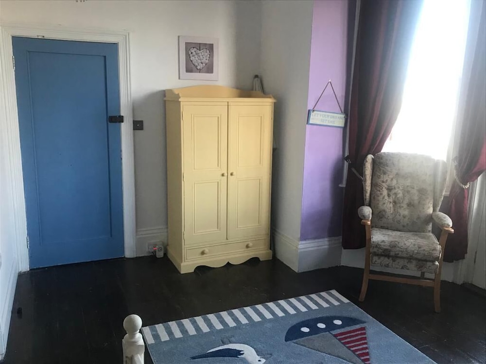 Deluxe Double Room, Accessible, Ensuite (room 7 wheelchair access) - Photo 2