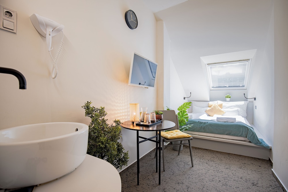 Standard Double Room - Photo 1