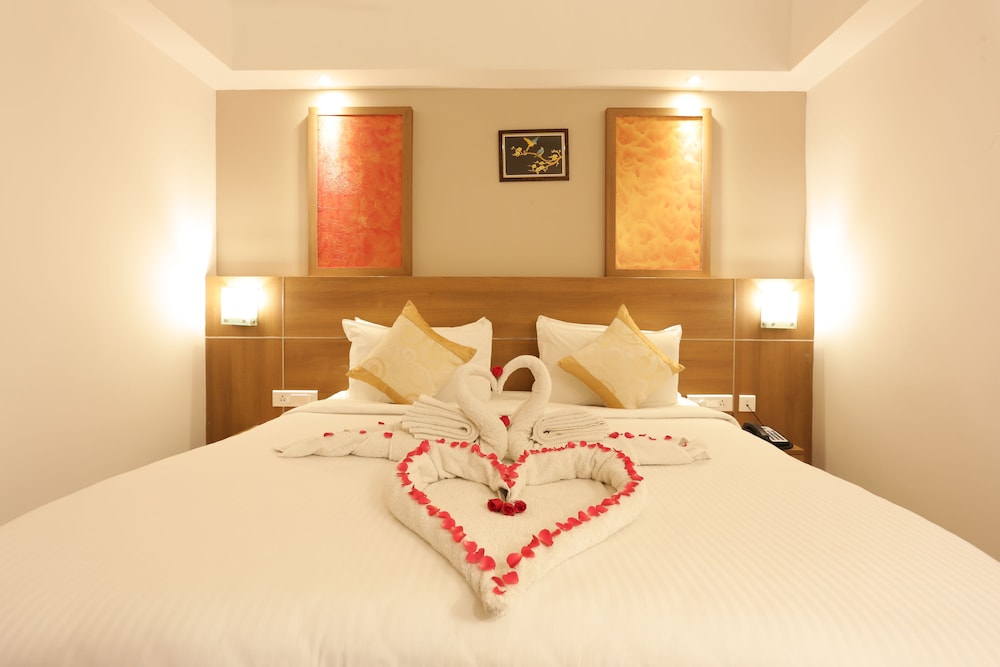 Luxury Suite, 1 King Bed - Photo 2