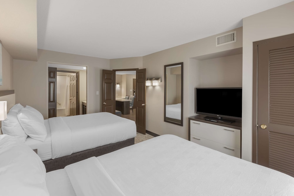 Suite, Multiple Beds, Non Smoking, Kitchen (Shower Only;With Sofabed) - Photo 3
