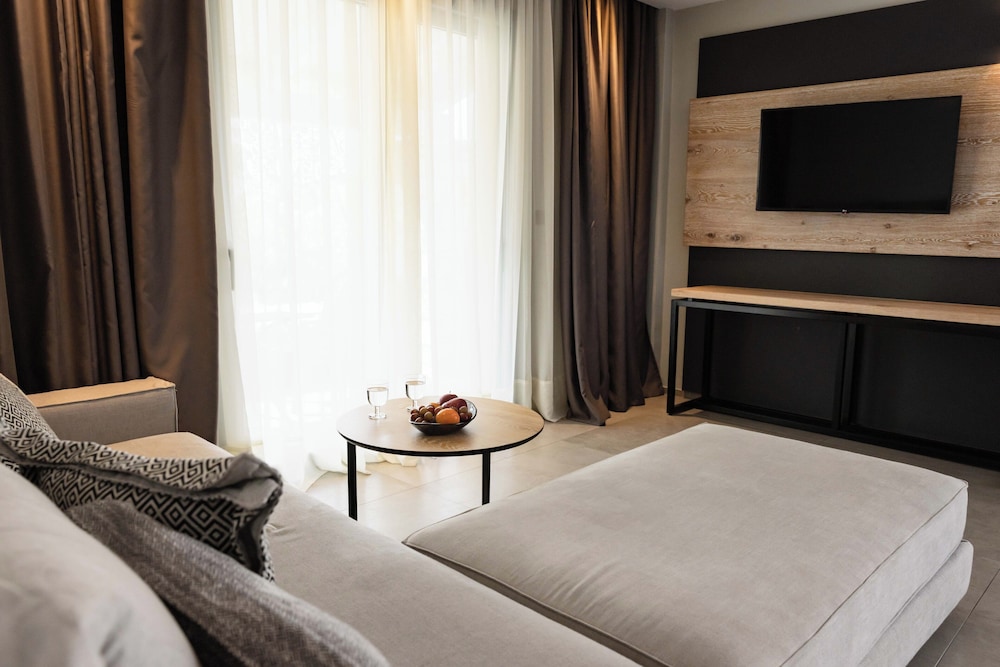 Superior Suite, Sea View - Photo 4