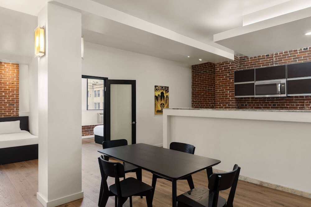 2 Bedroom Suite, 2 King Bed, Non-Smoking