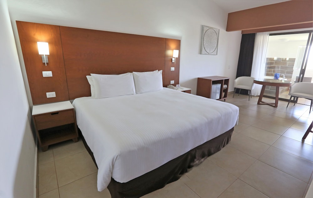 Junior Suite, 1 King Bed, Non Smoking - Photo 5