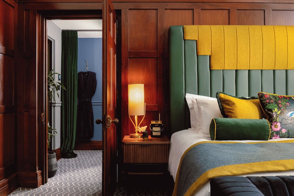 Suite, Multiple Beds - Photo 9