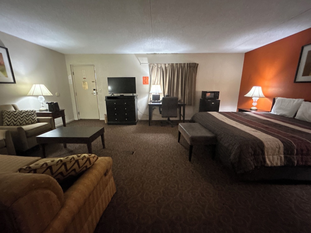 Suite, 1 King Bed, Hot Tub photo 2