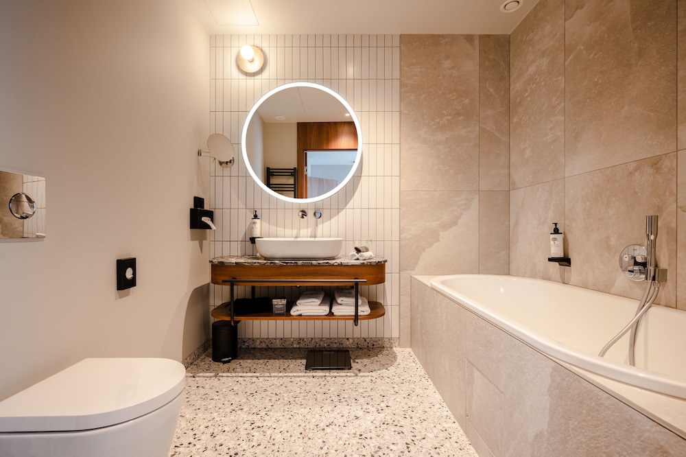Executive Suite - Photo 7