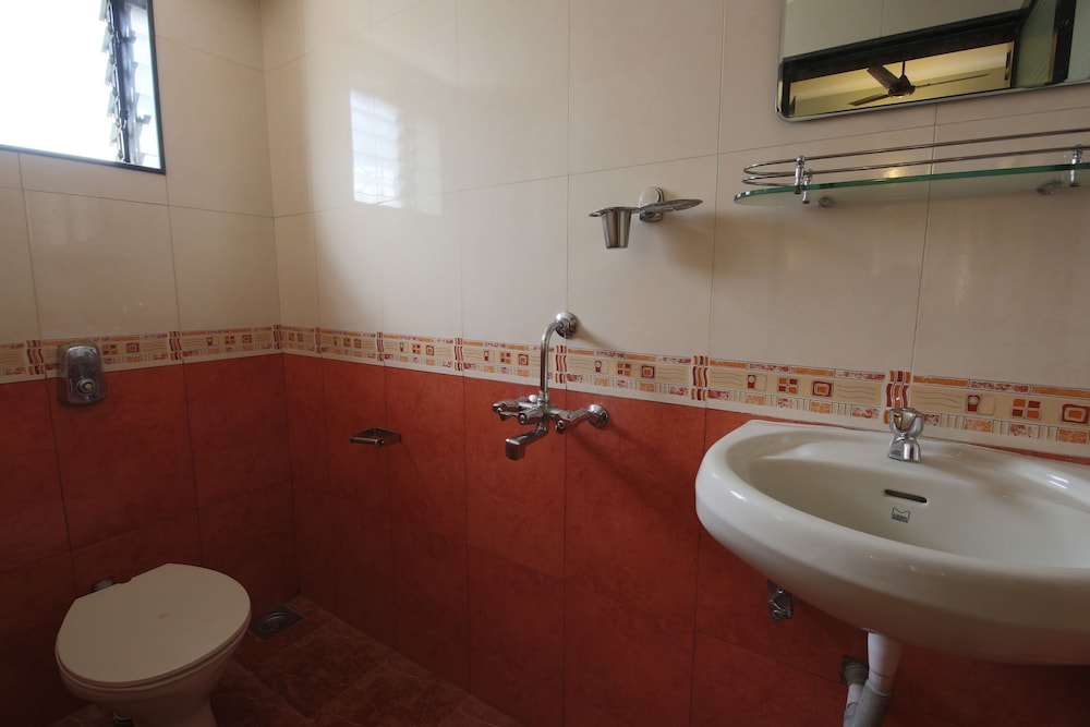 AC Twin Room with Balcony  Ground Floor photo 2