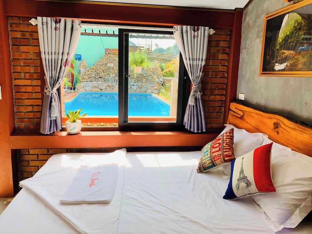 Deluxe Double Room, Pool View