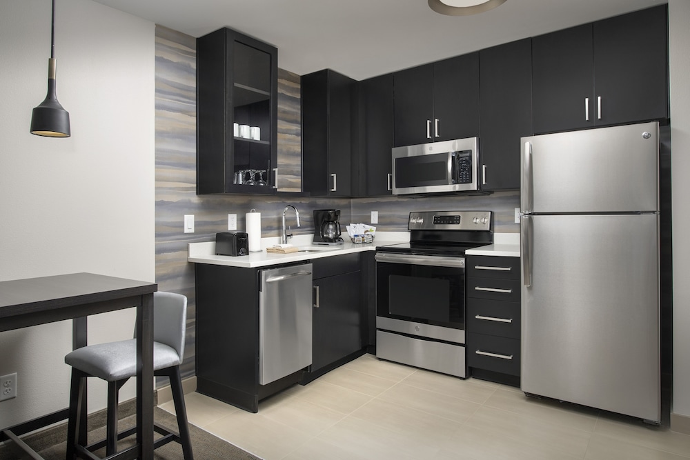 Suite, 1 Bedroom - Photo 9