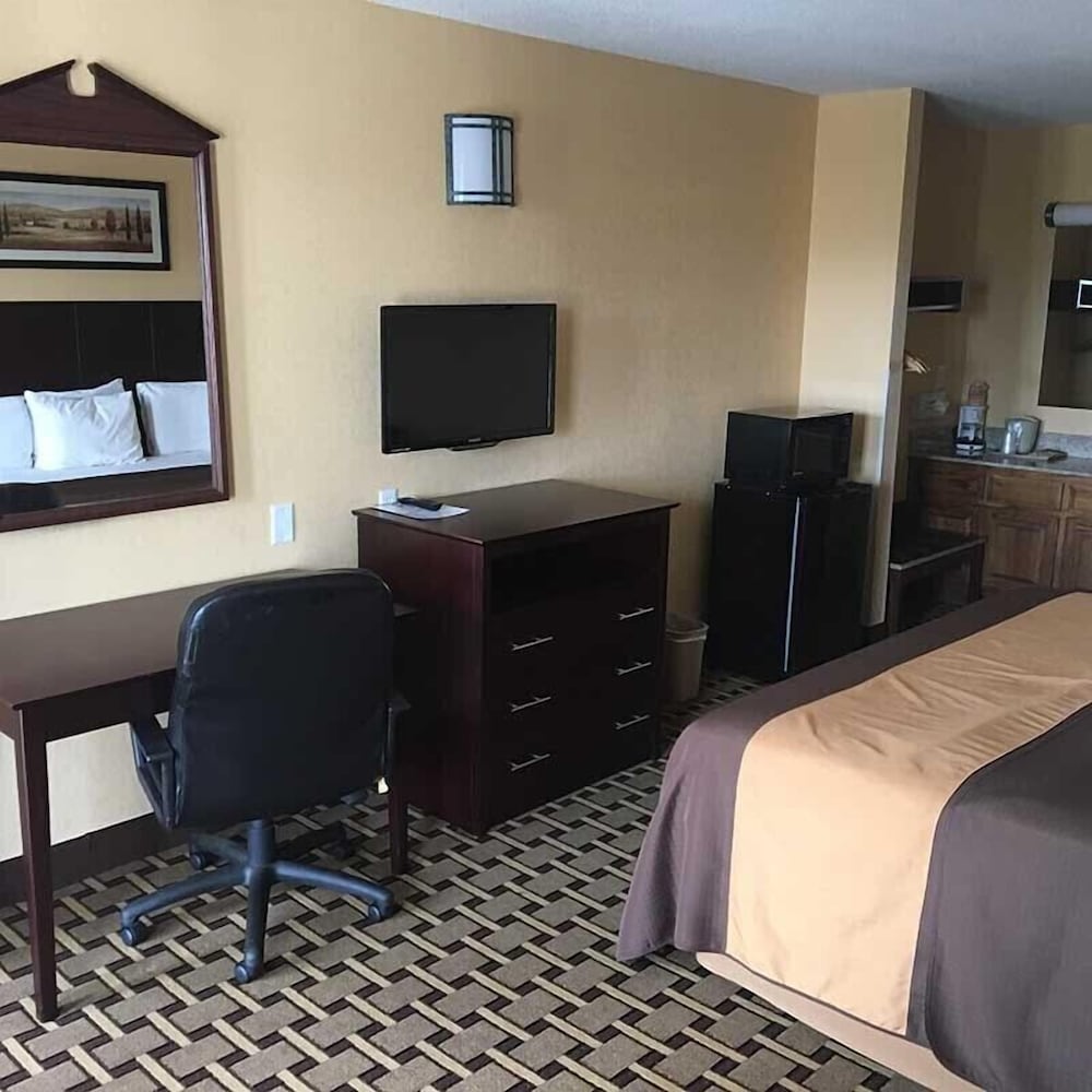 One King Bed, Non-Smoking - Photo 6